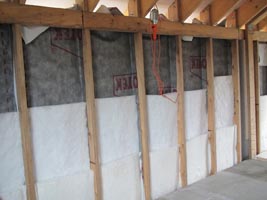 При монтаже теплоизоляции pureone в каркасные стены ветрозащита монтируется с внешней стороны экологически чистого утеплителя