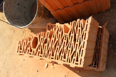 Керамические блоки и Теплая керамика, распил болгаркой и сабельной пилой без проблем.