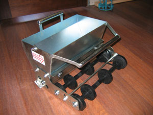 Машинка для нанесения клея при кладке шлифованных керамических  блоков